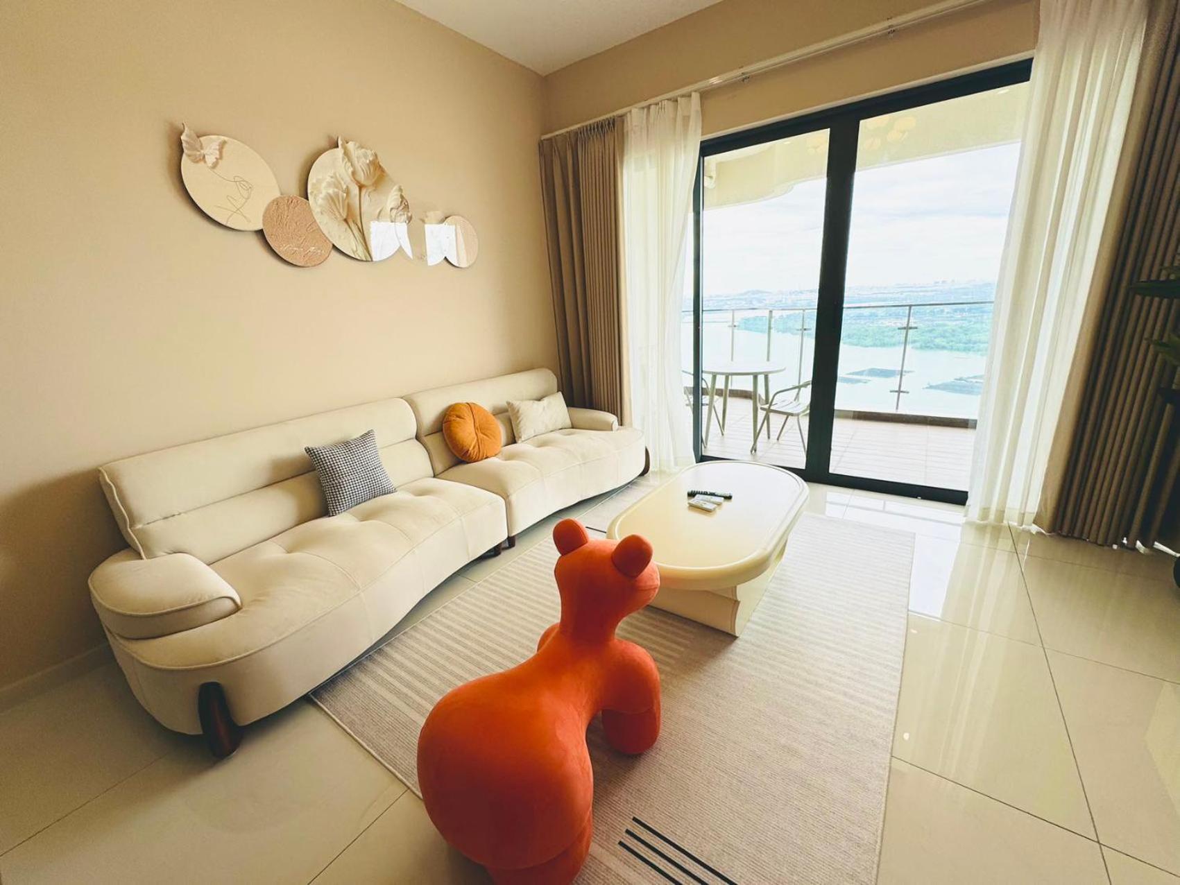 Danga Bay Seaview Laurel Bay Breeze Pangsapuri
